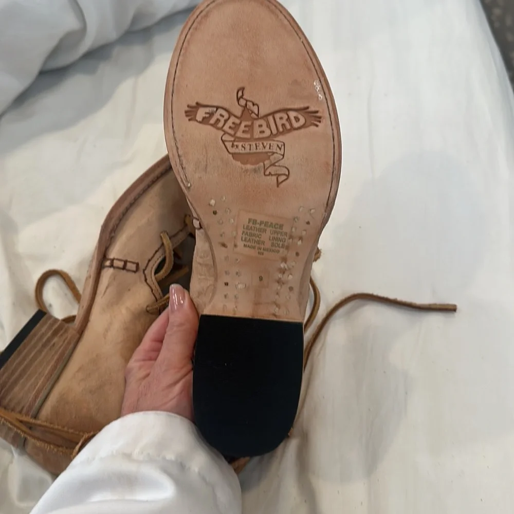 NWT  Freebird Peace lace up shoes - Picture 12 of 12